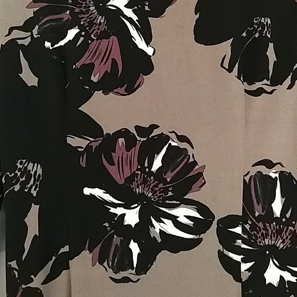 Ladies floral faux wrap dress with V neckline - Picture 5 of 5